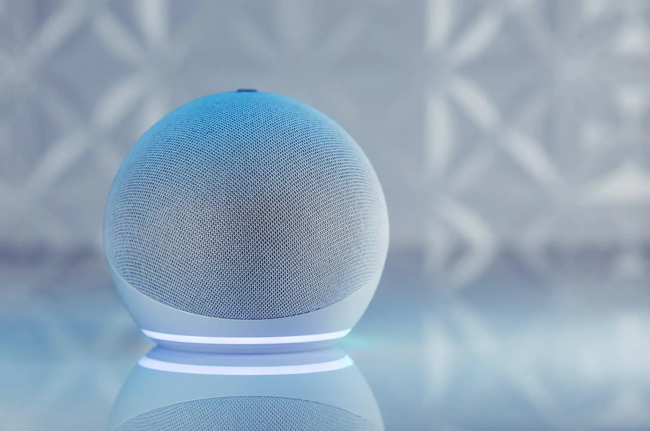 Smart speaker device
